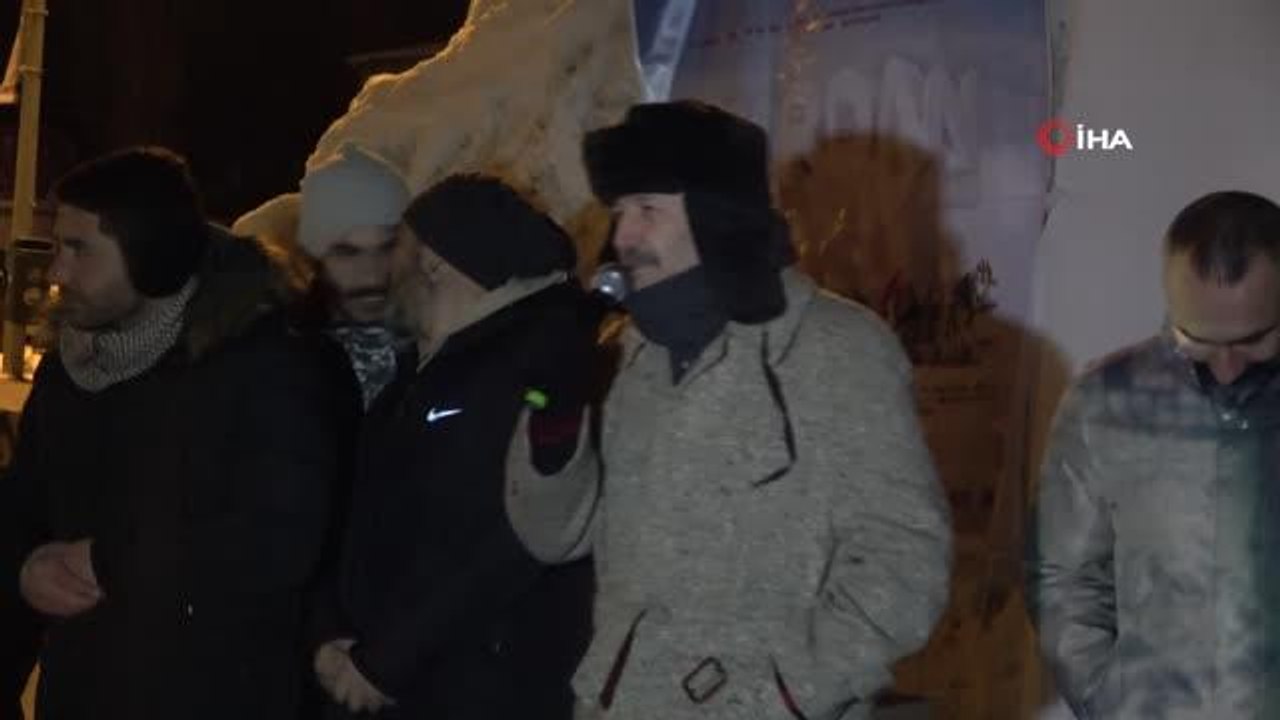 Eksi 10 derecede açık alanda film keyfi..."Kar Kırmızı" filminin galası Milli egemenlik parkında Kardan Perde Film Festivali'nde yapıldı