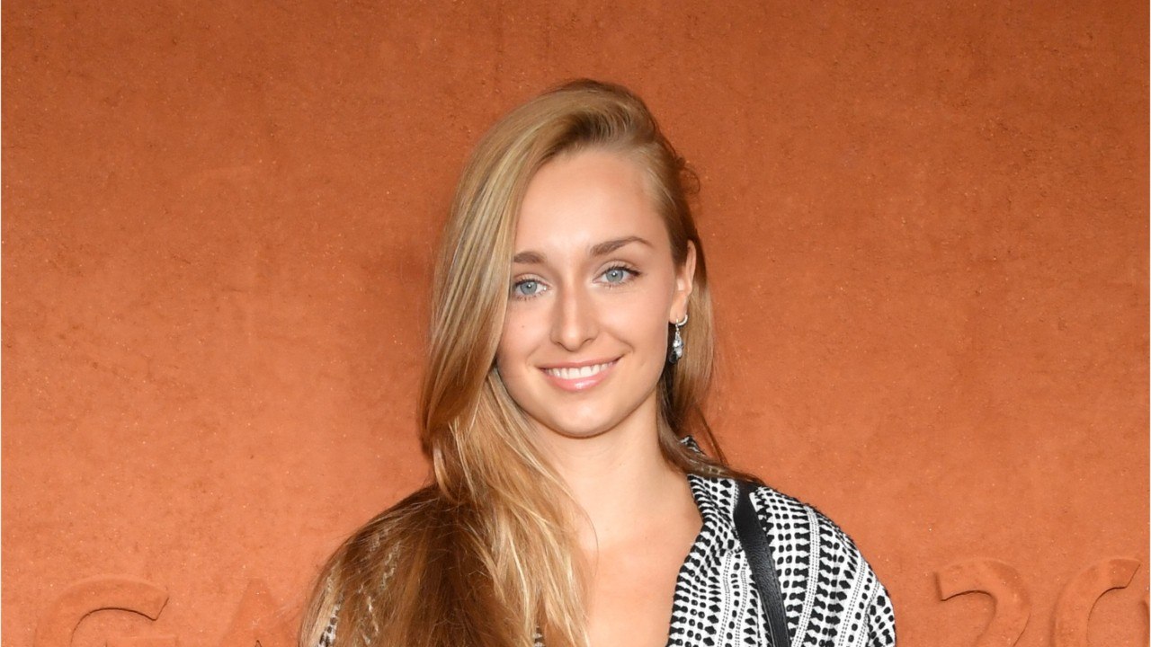 GALA VIDEO - “Ils m’ont dit de faire attention” : Emma Smet évoque ses débuts d’actrice et les conseils de ses proches