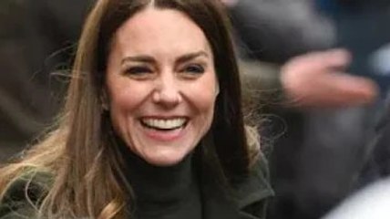 Le choix rusé de Kate analysé alors qu'elle évite d'être «une figure intouchable dans la robe primée