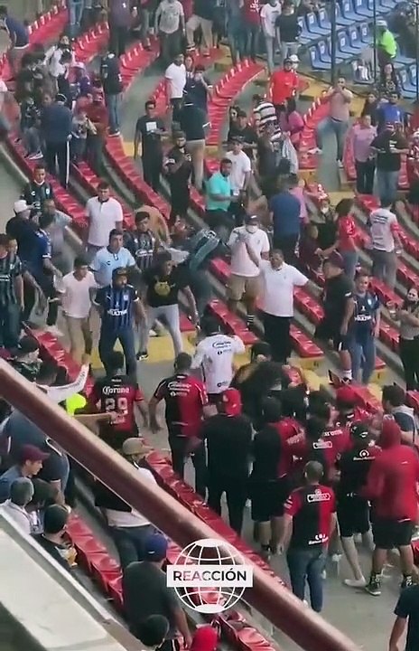 Au Mexique, une bagarre monstre éclate entre les supporters de Querétaro et de l'Atlas