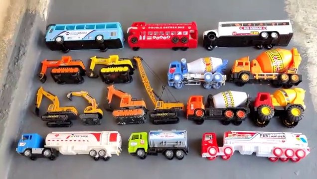 Wheel loader Compactor crane mixer truck excavator truk molen truk pasir tangker truck truck Part 15