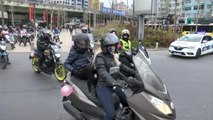 'KADIN HAKLARINA' DİKKAT ÇEKMEK İÇİN MOTOSİKLET KULLANDILAR