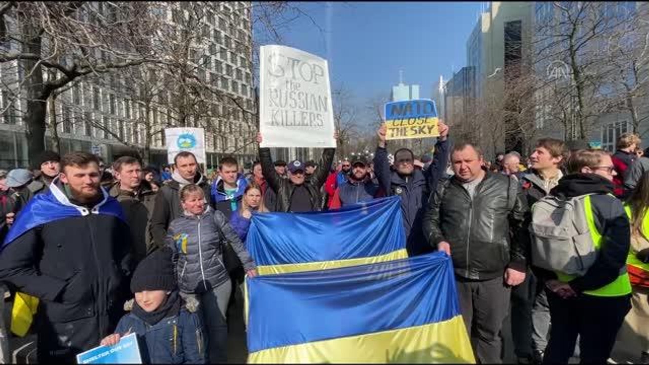 Rusya'nın Ukrayna'ya saldırısı Belçika'da protesto edildi