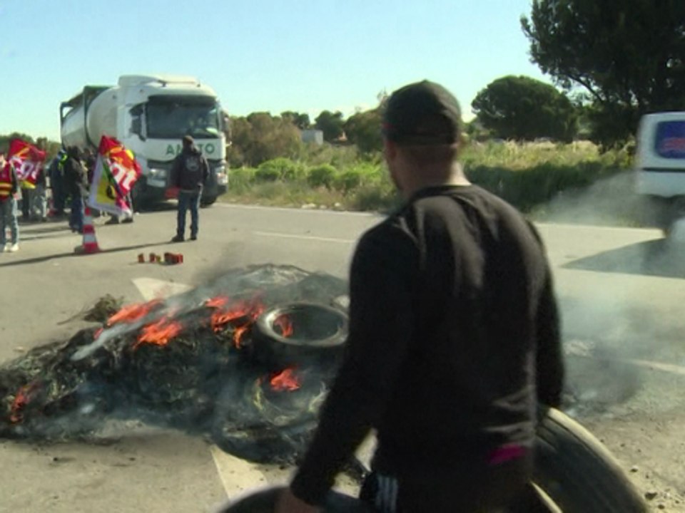 French labour reform protests block refineries