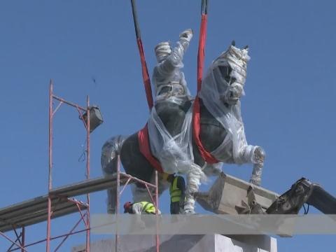 Statue of first Tunisian President Habib Bourguiba returns home