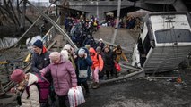Civilians flee as Russia continues to attack Ukraine's Irpin city | Ground report