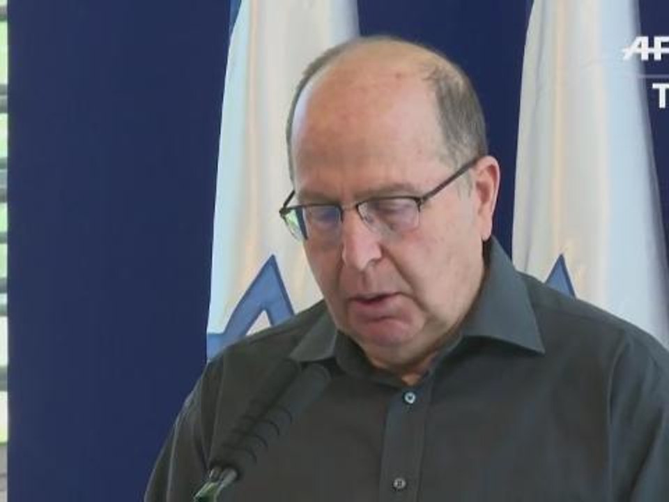 Israel defence minister quits accusing govt of extremism