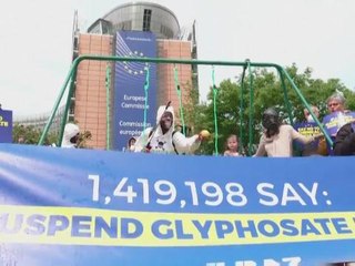 Protesters rally against controversial weedkiller glyphosate