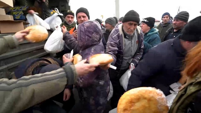 بعد فتح ممر إنساني.. مدنيون يغادرون فولنوفاخا بإقليم دونيتسك