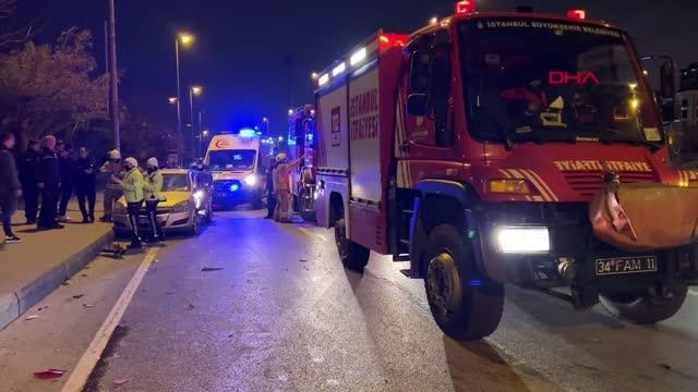 KADIKÖY'DE LÜKS OTOMOBİL İKİ OTOMOBİLE ÇARPARAK DURABİLDİ