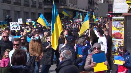 Descargar video: Ucraina, secondo giorno di manifestazioni contro la guerra in tutta Europa