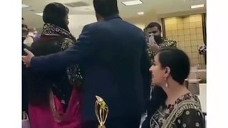 Video of a fan trying to hug Mehwish Hayat