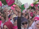 First women's run sweeps through Algiers
