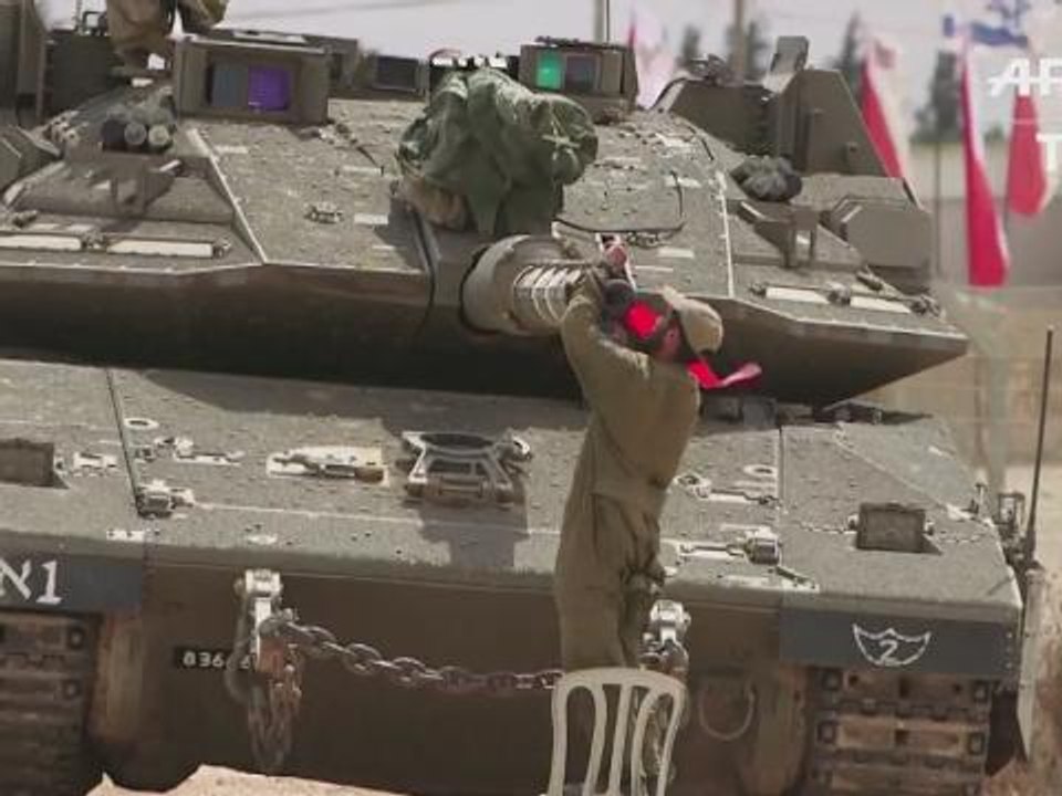 Israeli tanks patrol Gaza border amid high tensions