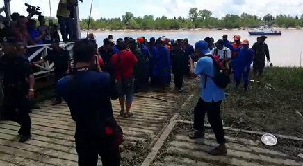 Mayat ketiga tiba di pusat operasi SAR Lingga