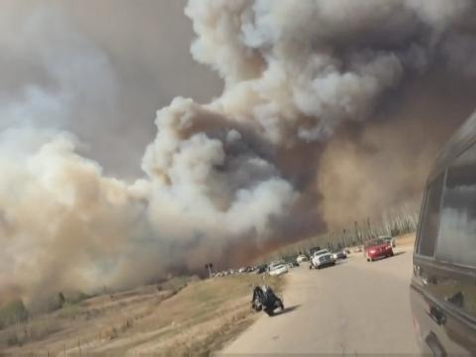 Tens of thousands flee wildfire in Canada's oil sands region