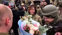 Dos soldados ucranianos se casaron en la frontera de Kiev - Guerra