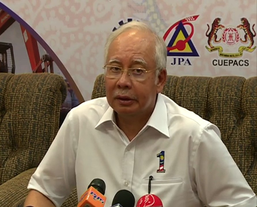 Penarikan semula gelaran rasmi Datuk Seri kepada Ahmad Razif