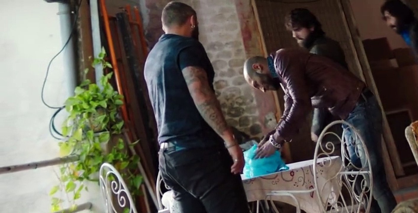 Unauthorized Living S01 E11