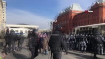 Son Dakika | Rusya'da Savaş Karşıtı Gösterilerde Gözaltı Sayısı 2 Bin 500'ü AştıRusya'nın 48 Ayrı Kentinde Yapılan Savaş Karşıtı Gösterilerde Polis, Bazı...