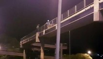 Homem é socorrido no viaduto da PRc-467