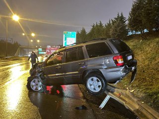 Son Dakika | TEM otoyolunda meydana gelen trafik kazasında biri ağır 2 kişi yaralandı