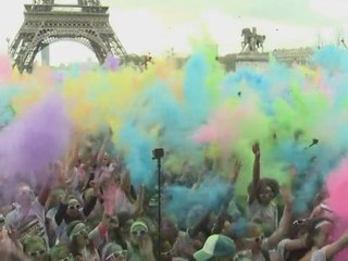Paris goes technicolour as 'Colour Run' 2016 takes place