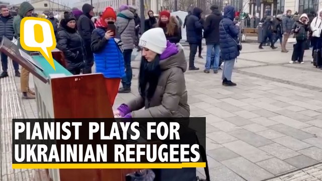 Ukraine Crisis | Pianist Plays 'What a Wonderful World' for Ukrainian Refugees at Lviv Station