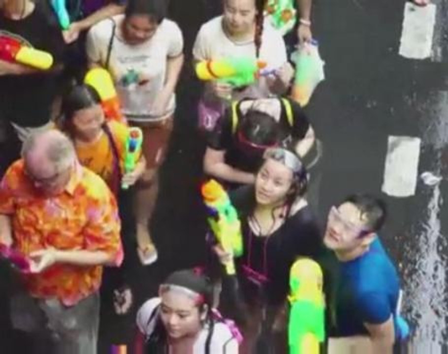 Mass water fights in Thailand, Myanmar for new year festivals