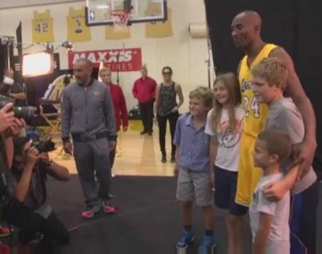 LA Lakers star Kobe Bryant hangs up his jersey