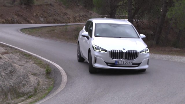 Neuer BMW 2er Active Tourer jetzt auch mit BMW xDrive, zusätzlicher Außenfarbe und optimiertem Driving Assistent Plus