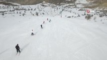 Kop Kayak Merkezi'nde düzenlenen kayak yarışları nefes kesti