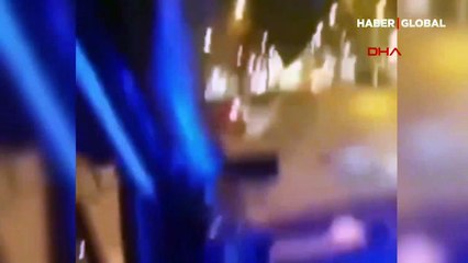Fatih'te trafik ışıklarına uymayan yayaya çarpan motosiklet kamerada