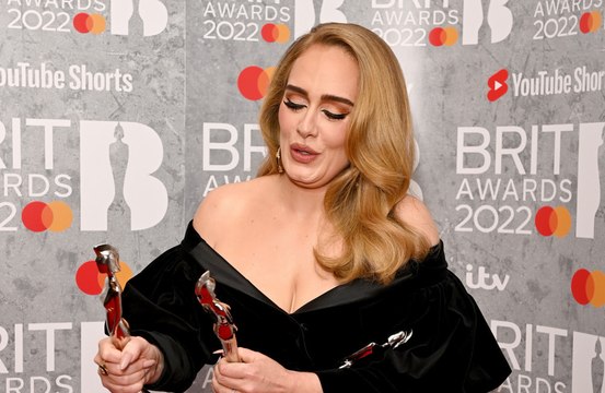 Adele tried to get rid of 'disgusting' gift from Alan Carr - but he repeatedly fished it out of the bin!