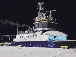 Oil spill tests on ice prove Arctic quests risky