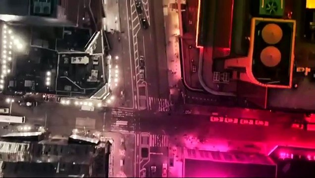 Eis os Delírios do Mundo Conectado Trailer Original