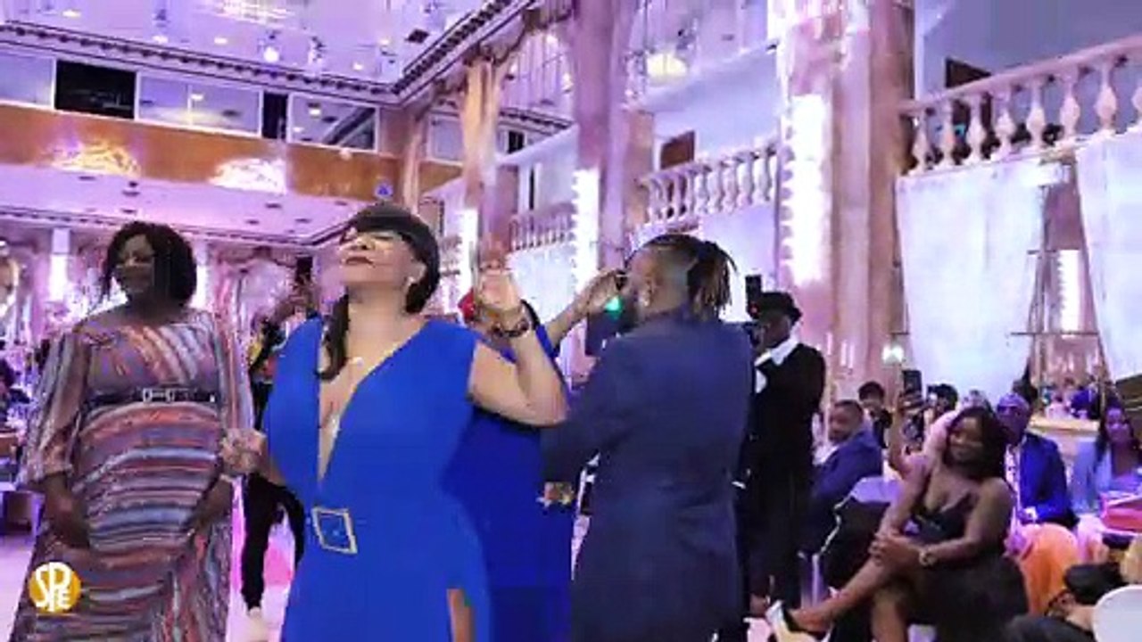 Charly DJOM'S encense le Salon Hoche à Paris lors du Gala Prestige