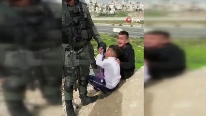 İsrail askerleri 2 Filistinli çocuğu alıkoydu