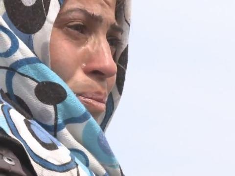Idomeni refugees dig in, clinging to hope of border reopening