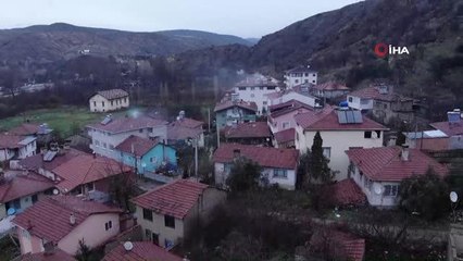 90 yıldır aynı yöntemle hurma pekmezi yapıyorlar