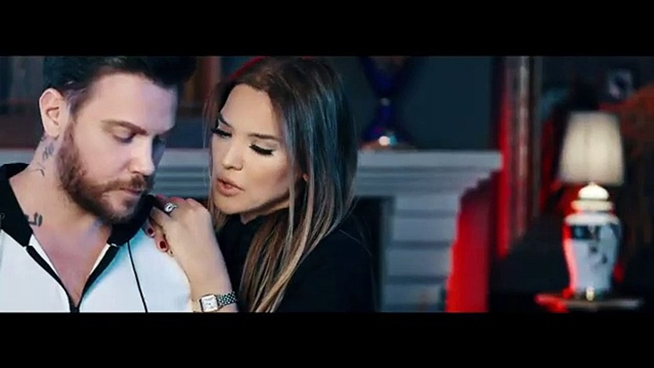 Sinan Akçıl & Demet Akalın - Yalan