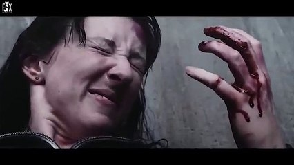 She Woke Up On A Bend In The Wall In The Middle Of The Ocean_360p