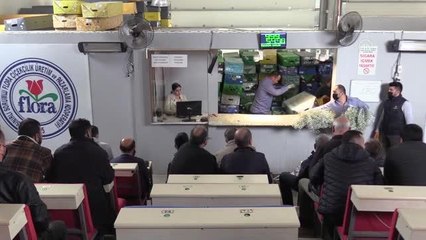 Çiçek mezatlarında "Dünya Kadınlar Günü" hareketliliği