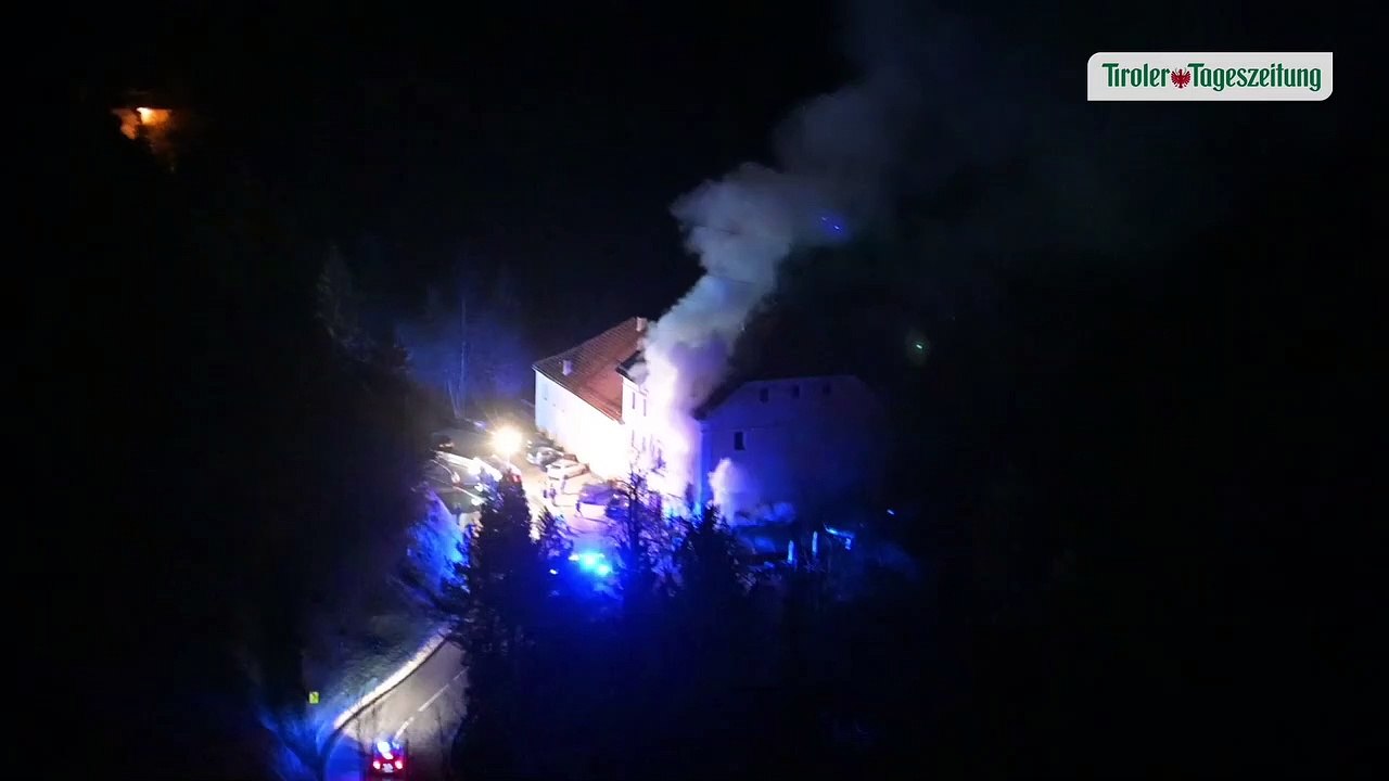 Großeinsatz für Feuerwehren in Schönberg: Lokal brannte komplett aus