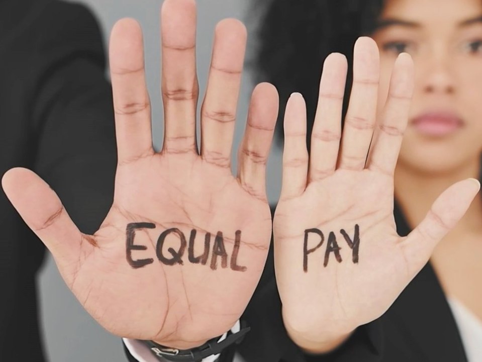 Frauen verdienen fast ein Fünftel weniger als Männer - daran liegt's