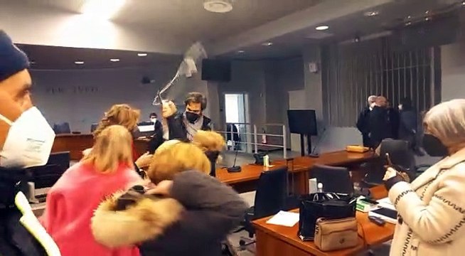 Strage di Viareggio, Moretti contestato in aula dai parenti delle vittime