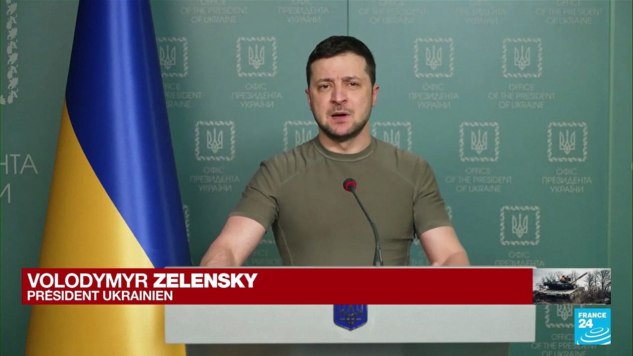 Volodymyr Zelensky : "Notre drapeau n'est pas tâché de sang et n'aura jamais de croix gammée"