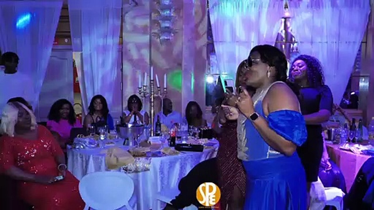 Reine mère bio très émue après sa belle soirée Parisienne au Salon hoche, soirée prestige oblige