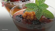 Vídeo Receta: Gelatina de lima con frutos rojos y praliné de lima