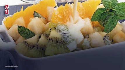Vídeo Receta: Macedonia de frutas con salsa de yogur